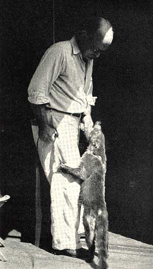 José eating a standing meal at the authors doorway